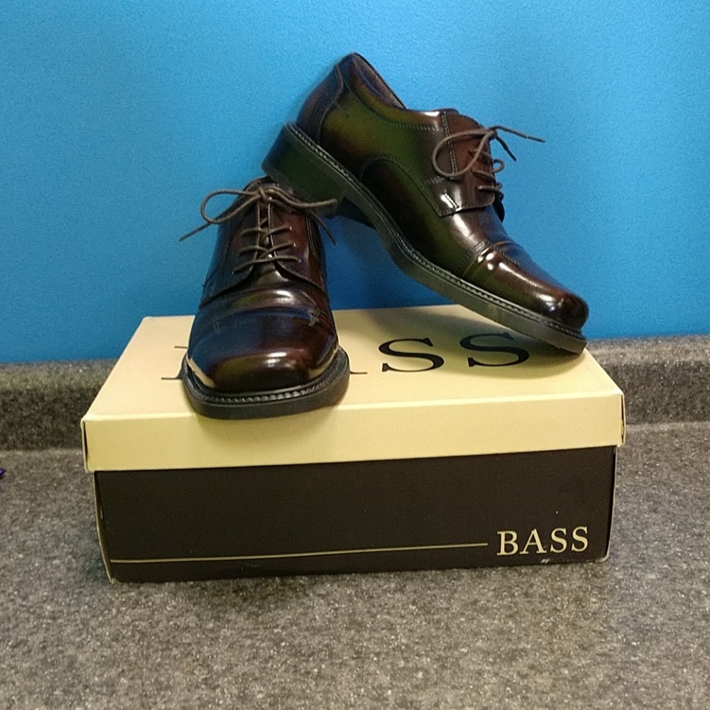 Bass NWT dress shoes mens size 9.5
